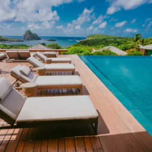 pousada em fernando de noronha com piscina de borda infinita