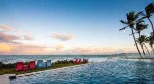 hotel com piscina de borda infinita em Natal