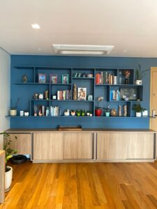 sala de estar com cor azul relaxante